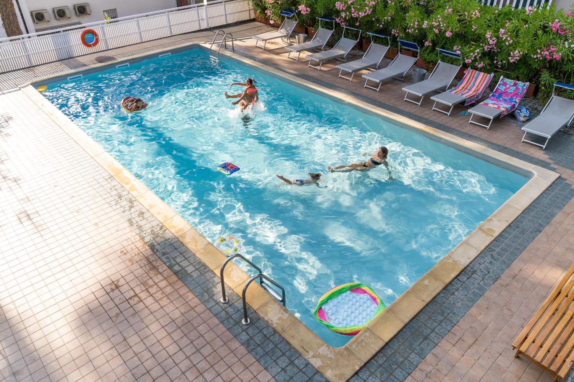 Hotel Columbia 마리나로미에 외부 사진